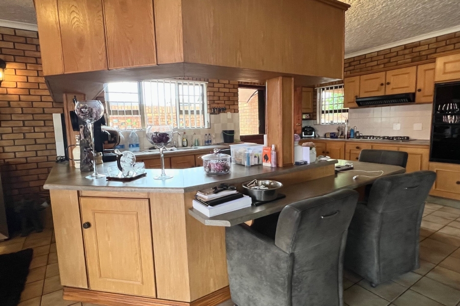 7 Bedroom Property for Sale in Wavecrest Eastern Cape